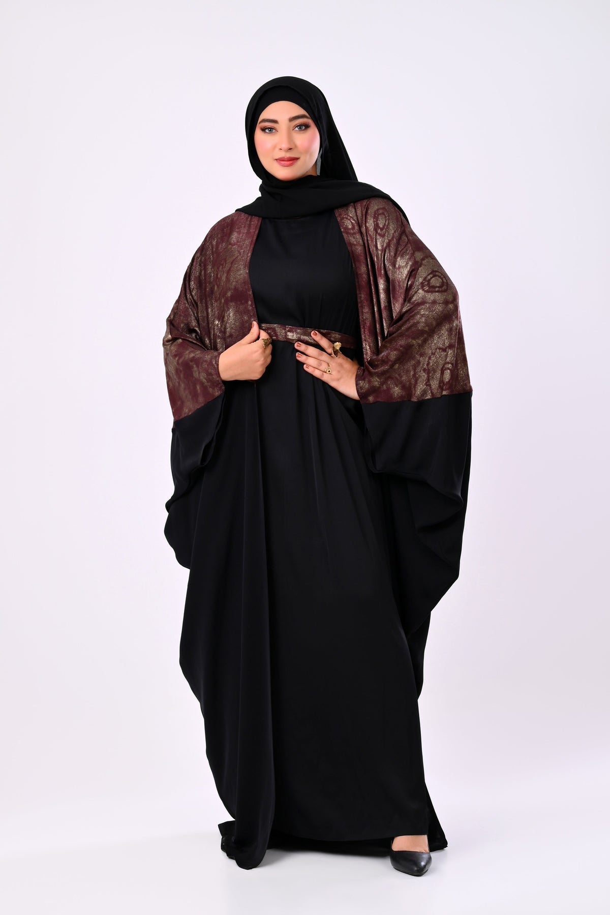 عباية قرمزية